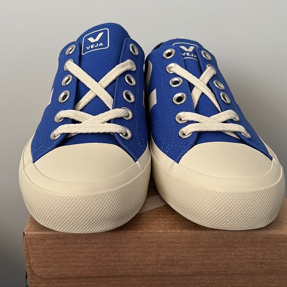 Veja Sneakers - Picture 4 of 9